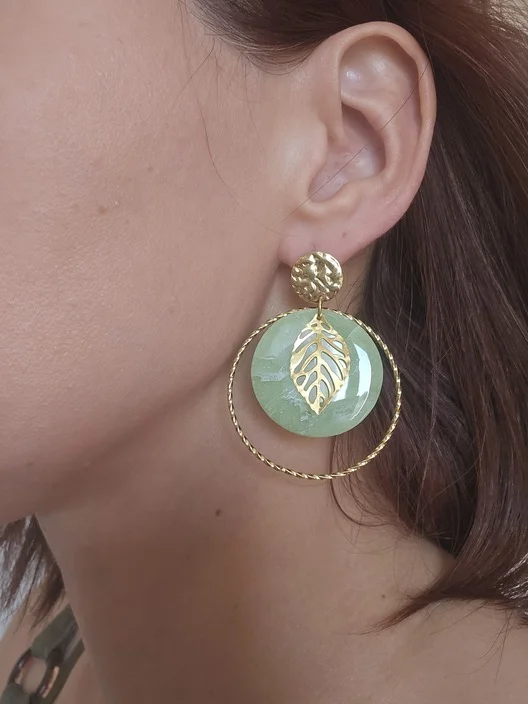 boucles d'oreilles Iris portées