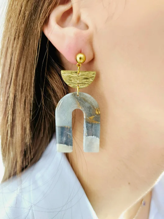 boucles d'oreilles Fjallyn portées